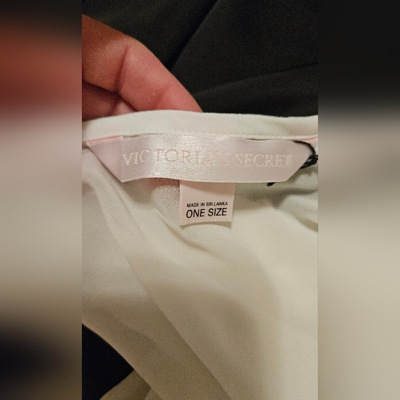 VICTORIA'D SECRET Sheer short robe In Ivory.  One size. NWT - Picture 5 of 12